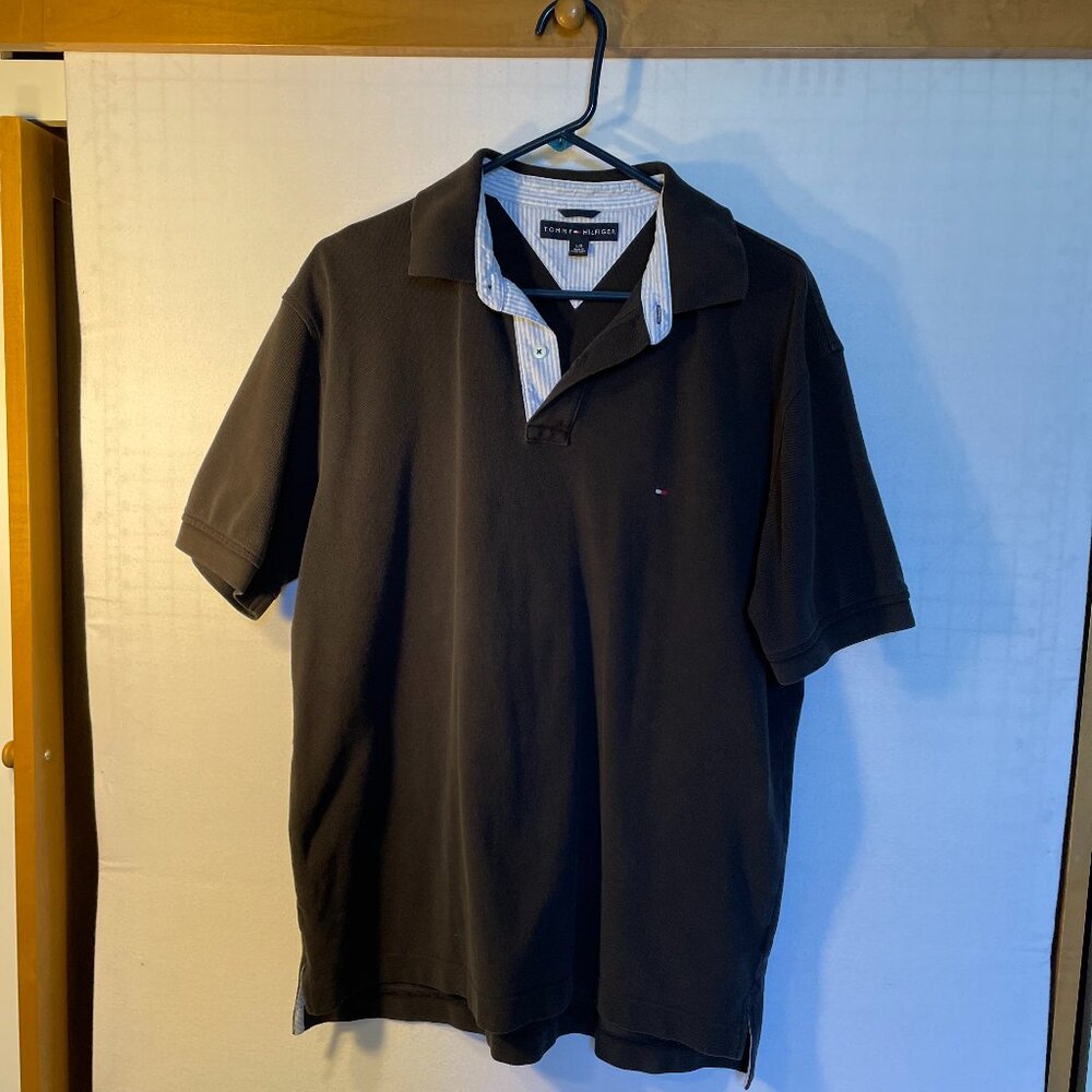 Vintage Tommy Hilfiger Men’s short sleeve Polo shirt.   Black Size Large (JC085)